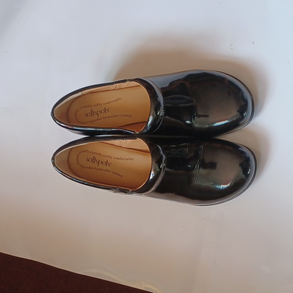 Ladies soft spot comfort shoes